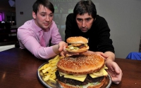 Повар создал гамбургер, который никто не может съесть (ФОТО)
