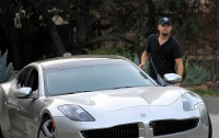 Леонардо ДиКаприо разъезжает на футуристическом электрокаре (ФОТО)