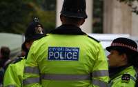 Всех полицейских Британии проверят после признания офицера в 24 изнасилованиях