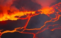 Извержение вулкана сняли с коптера на Гавайях (видео)