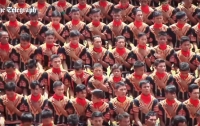 Десять тысяч индонезийцев сошлись вместе в народном танце (видео)