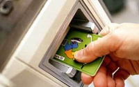 Закарпатские милиционеры при осмотре украли у мужчины банковскую карточку