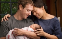 Прививка дочери основателя Facebook вызвала скандал в соцсетях