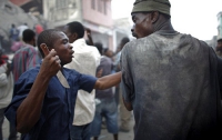 На Гаити устроили самосуд над мародером (ФОТО)