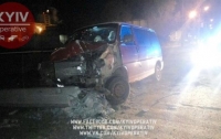Ночное ДТП на Оболони: травмирован водитель