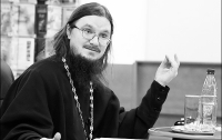 В московском храме в Ясеневе отпевают убитого священника Даниила Сысоева
