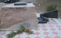 Вандалы изуродовали памятный знак Небесной Сотни в Кировоградской области