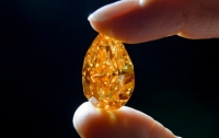 Оранжевый бриллиант установил рекорд на аукционе Christie's