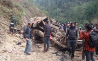 В Непале автобус рухнул в пропасть: 26 погибших