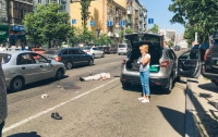 В Киеве пожилой мужчина попал под колеса автомобиля