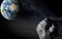 Астероид размером с футбольное поле пролетает очень близко возле Земли