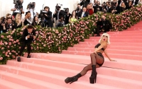Леди Гага разделась на Met Gala в Нью-Йорке
