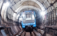 В Киеве по дороге ездил вагон метро (видео)