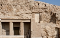 Археологи нашли две древние гробницы в Египте