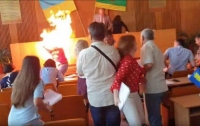 Бизнесмен поджег себя на глазах у депутатов (видео)