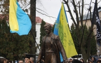 В Житомире открыли памятник деятелю ОУН и литератору Олегу Ольжичу