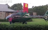Жажда McDonald's: австралиец прилетел в общепит на вертолете (видео)