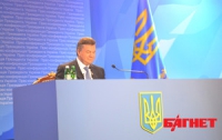 В 2011 году 35 журналистов щедро досаждали Януковичу своими вопросами
