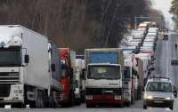 Понад три тисячі вантажівок в черзі: ситуація на кордоні України і Польщі