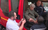 Французские пожарные осуществили мечту 112-летней бабушки