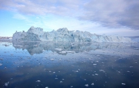 В океане дрейфует айсберг размером с Москву
