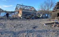 Враг сбросил бомбы на жилые дома в мирной Песковке (фото)