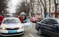 ДТП в Черкассах: водитель на евробляхе сбил женщину и затолкал ее в свой Mercedes