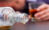 97 человек отравились контрафактным алкоголем в Индии