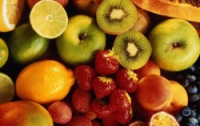 Вместо похудения фруктовая диета может добавить лишние килограммы
