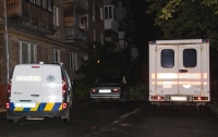 Жители Киева в палисаднике жилого дома нашли труп мужчины
