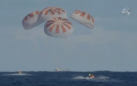Космический корабль Crew Dragon приводнился в Атлантическом океане (ВИДЕО)