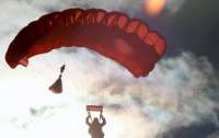 Украинская парашютистка сорвалась в море в Турции (видео)