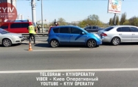 Тройное ДТП в Киеве: машины стали 