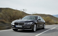 В топ-версии BMW 7-Series будет двигатель от Rolls-Royce