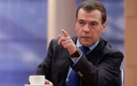 Медведев пожурил Лужкова из-за отсутствия конкуренции