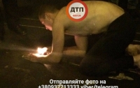В Киеве прохожие спасли бросавшегося под колеса автомобиля мужчину