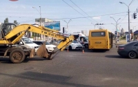 В столице столкнулись трактор и маршрутка