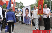 Cуд оправдал поднявшего красный флаг на Холме Славы во Львове 9 мая
