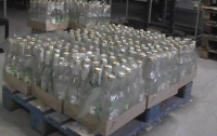 В Днепропетровской области обнаружили около 40 тысяч бутылок поддельной водки