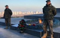 Вечный огонь в Киеве начали охранять