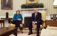 Трамп и Меркель обсудили по телефону ситуацию на востоке Украины