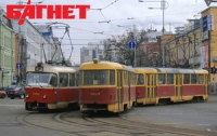 В Киеве трамвай развалился на ходу (ВИДЕО)