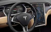 20 км без водителя: автопилот Tesla спас мужчину в критическом состоянии