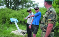 Подростки из России хотели сдать в металлолом табличку пограничного знака Украины