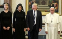 Папа Римский смутил Меланью Трамп, спросив, чем она кормит мужа