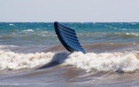 Двух детей на надувном матрасе унесло в море