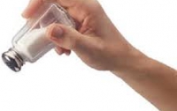 Ограничение употребления соли снижает риск сердечнососудистых заболеваний почти на 20%