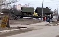 На границе с Украиной заметили эшелон военной техники РФ (видео)