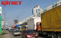«Укравтодор» ограничит движение машин днем 