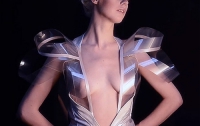 Создали платье, которое «умеет» становиться прозрачным (ФОТО)